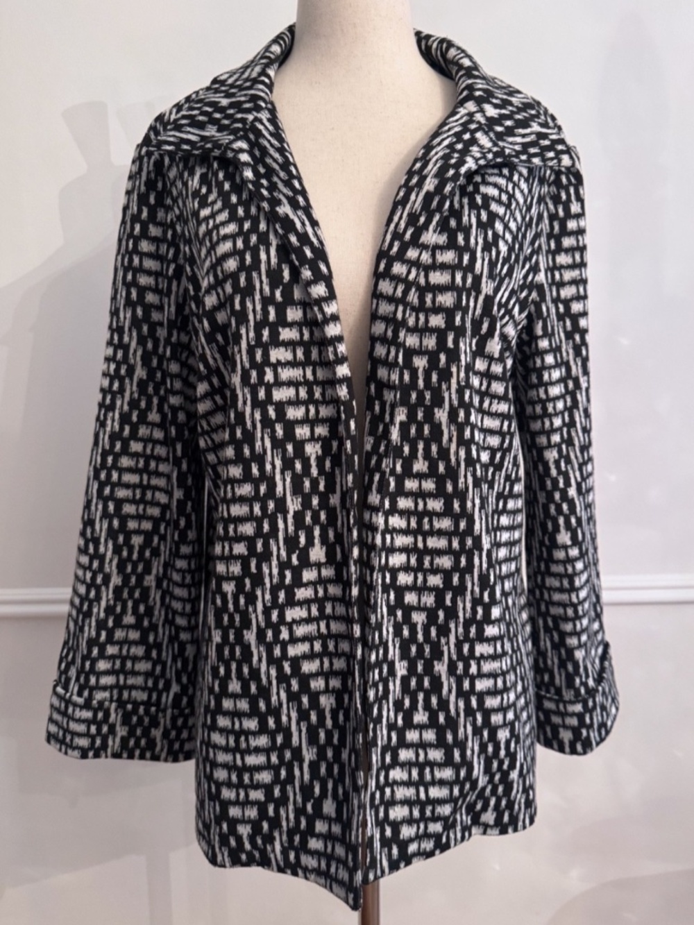 Chico's Black White Geometric Print Open Jacket Size 1 / US 8